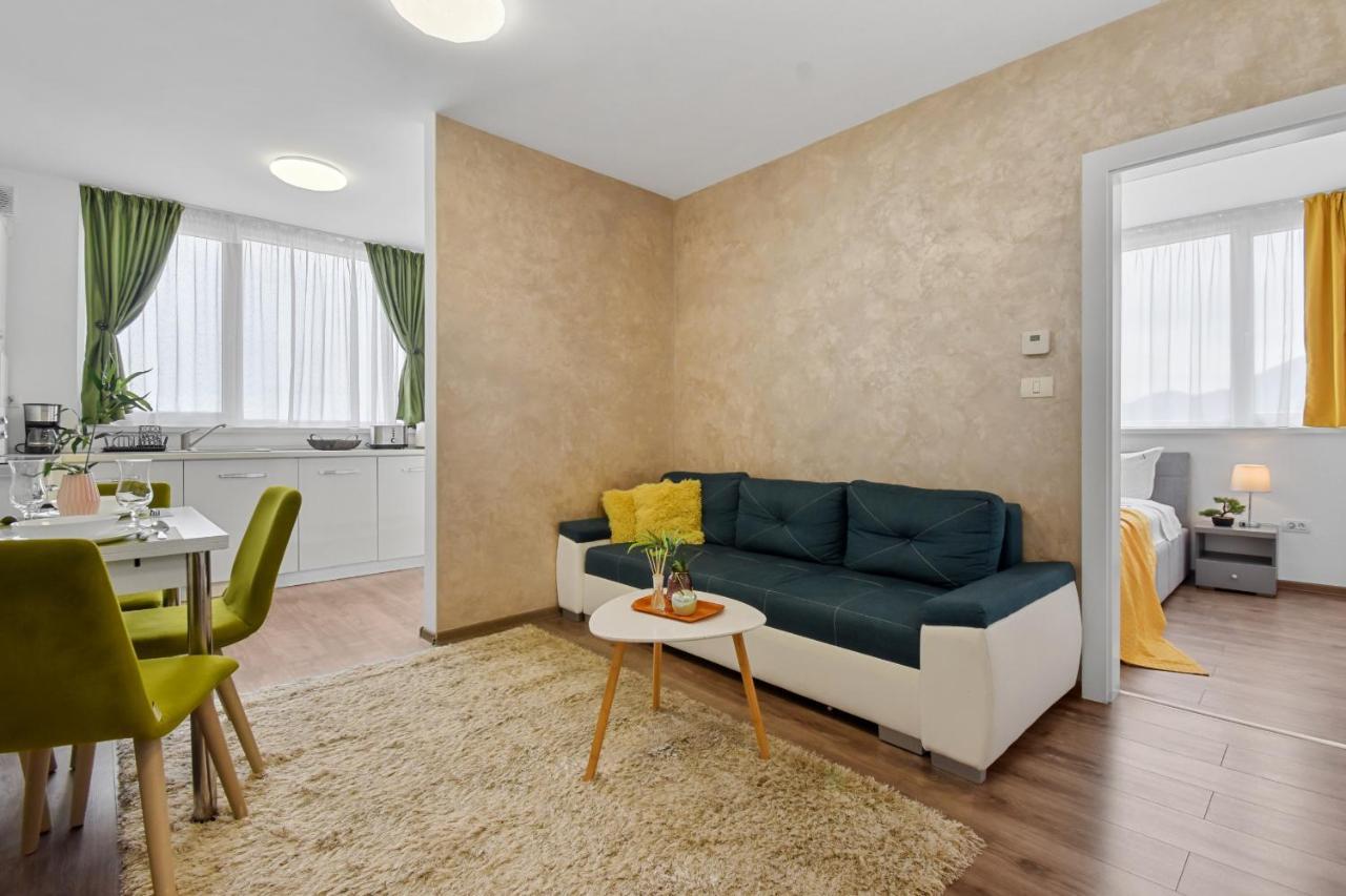 Modern In New Building With Panoramic View Lejlighed Braşov Eksteriør billede